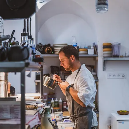 Bed & Breakfast Kabala 3*